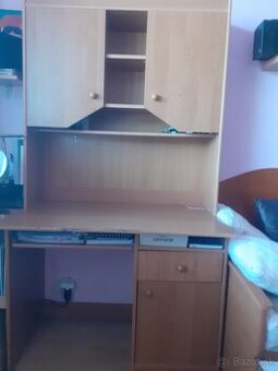 písací stolík so skrinkami