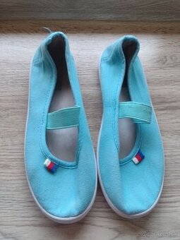 Cvičky/ plátenky, v. 35