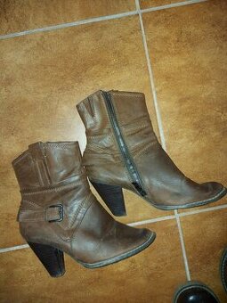 členkvoe kožene čižmy vel 37