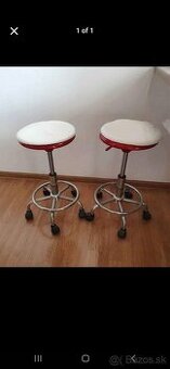 Predam 1 barovu stolicku ako je na obrazku