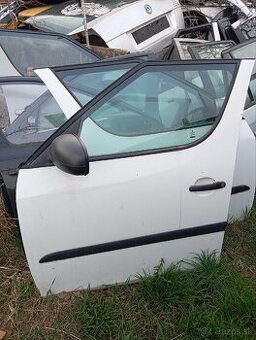 Predám dvere na skoda Romster sú Obi dve predné