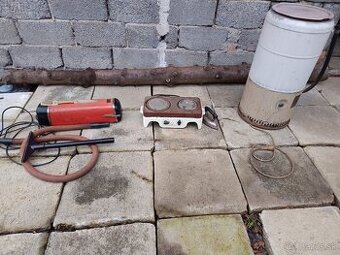 Staré,retro elektro spotrebiče,práčka,vysavač,,žehlička,dvoj