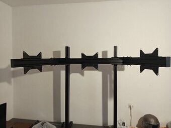 Predám stojan na 3 monitory zn. TREQ (triple screen)