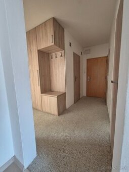 PRENÁJOM veľký 2-izbový byt 70,57 m2 v centre mesta