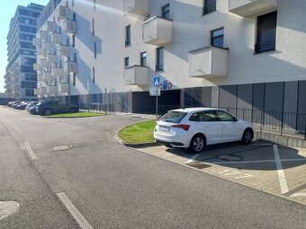 Vonkajšie parkovacie miesto Slnečnice, zóna mesto pred A2