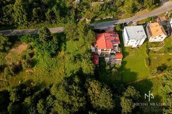 rozlohe 820 m2 v pokojnej časti mesta Nová Baňa. Cena je bez