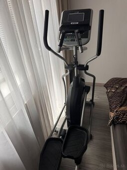 Elipticky trenažér Spirit Fitness XE 195