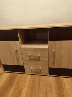 Komoda alebo skrinka