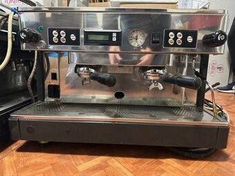 2. Pákový profesionálny kávovar