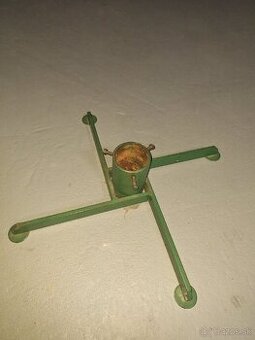 Predám stojan na vianocny stromcek.