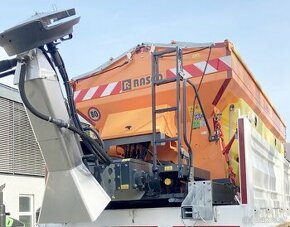 ZÁRUKA sypač 7m3 RASCO pás s řetězem i MOTORem +solanka 2.7m
