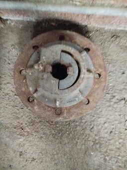 Zadný náboj Zetor 25