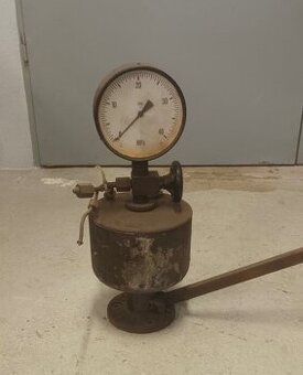 Skúšačka vstrekovacích trysiek