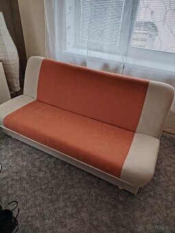 Rozkladacia pohovka s úložným priestorom