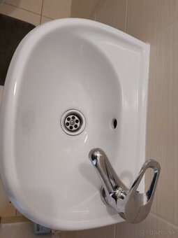 umývadlo s bateriou o wc