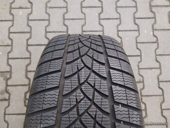 Predám zimné pneumatiky Goodyear 235/50R19 103V - 4 ks