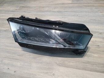 SKODA OCTAVIA 4 PRAVE SVETLO LED