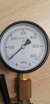 Predam manometer FN 837-1 do 600kPa.