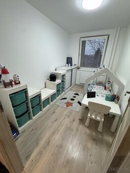 Nábytok na predaj Gauč, detská postielka, skrinka