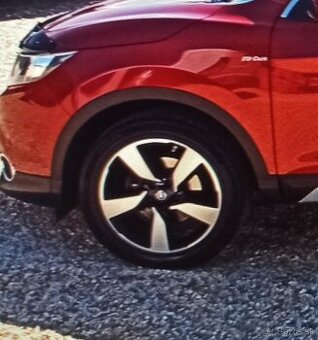 Nissan Qashqai 2016 ľav.  pred. blatník z tohto auta