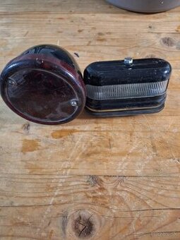 Predám na Zetor 25 koncové svetlá.PLECHOVE