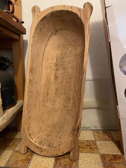 Drevené koryto ručne dlabané