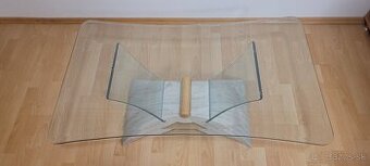 Predam sklený konferencny stol