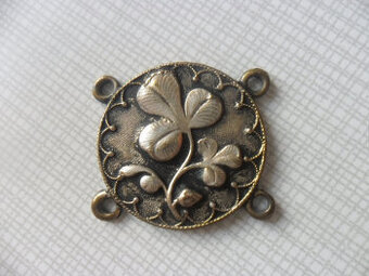 Rakúsko-Uhorsko - 2 krásne ozdobné gombíky