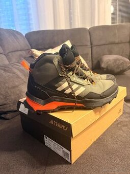 Predám turistickú obuv ADIDAS Terrex AX4 Mid GTX olive strat