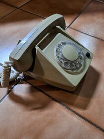 Starý telefón Tesla