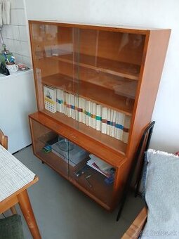 Pekna retro skrinka