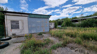 Na predaj pozemok s halou v obci Suché