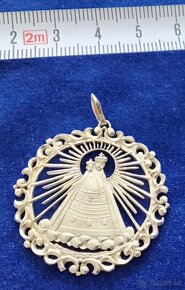 Staré strieborné šperky, prívesky, brošne