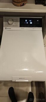 Vrchom plnená práčka Electrolux Perfectcare 600