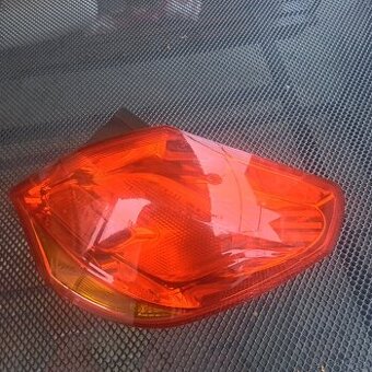 Predám zadné svetlá na  opel astra j