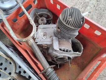 Predám náhradné diely manet / tatran - 1