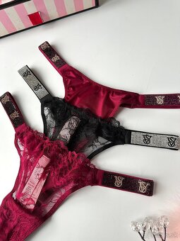 Victoria’s Secret shine strap tanga nohavičky XS