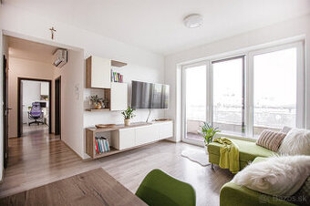 PREDAJ - 3i byt v novostavbe s 2 balkónmi, pivnicou a PS