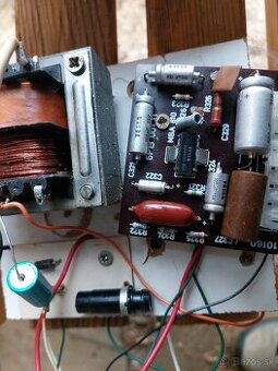 Suciastky zo starej reprobedne