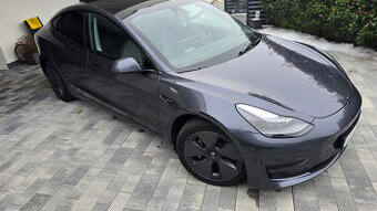Tesla Model 3 SR+