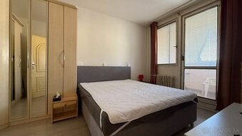 Ponúkam na predaj 3 izbový byt prerobený na 2 izbový byt.