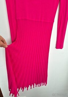 dámske ružové pletené šaty