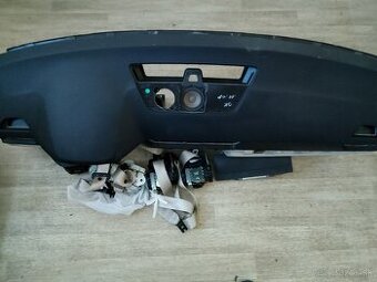 Škoda Superb 3 palubni deska,airbagy,pasy