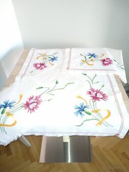 Ručne vyšívané obrusy