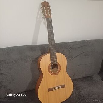 Akustická gitara Yamaha C30M.