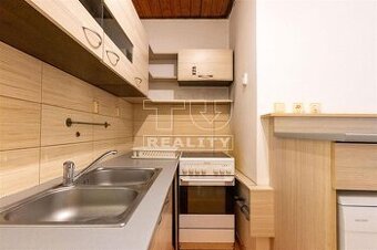 NA PREDAJ RODINNÝ DOM 270m2 V STREDE OBCE TURÁ LÚKA