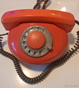 Retro tel+žehlička.
