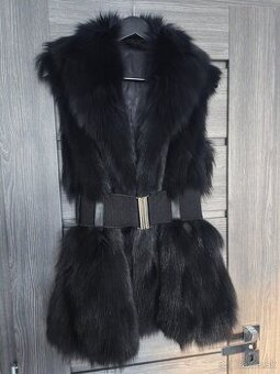 Prava kozusinova vesta z lisky Moschino Cheap and Chic