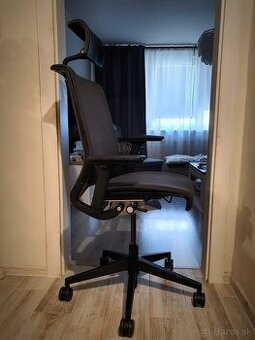 Predám luxusnú kancelársku stoličku Steelcase Think s podhl.