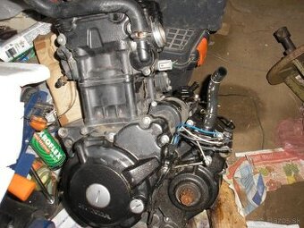 Honda CBR 250 motor 100 percentnom stave zarukou